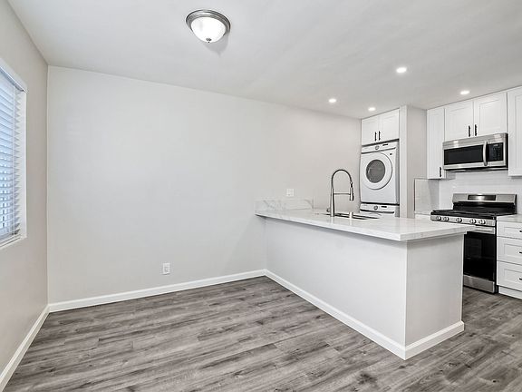 3rd image of 180 W Los Angeles Dr
