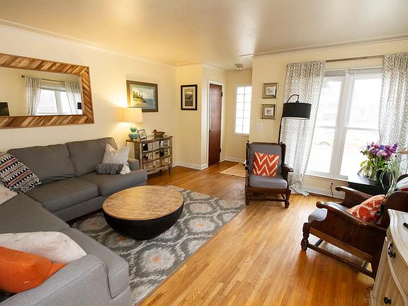 Living room (for context with furniture)