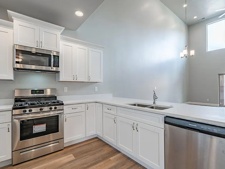 174 N 100 W #6 — Photo 3