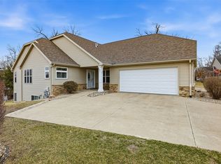 3801 Willowbend Ct NE, Cedar Rapids, IA 52411