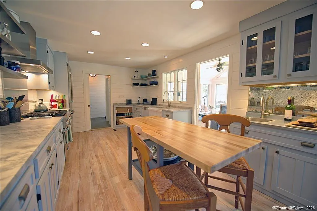 3 bed, 3.5 bath, 2066 sqft, $20,000 — Photo 4