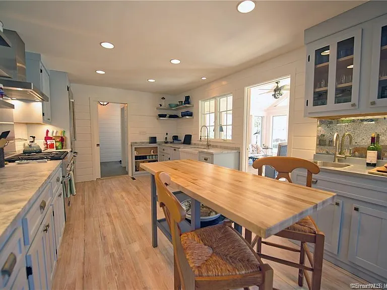 3 Lilac Ln — Photo 4
