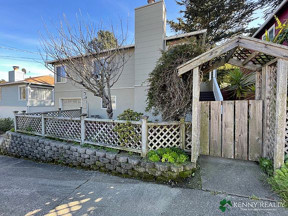 2nd image of 829 Larch Ave