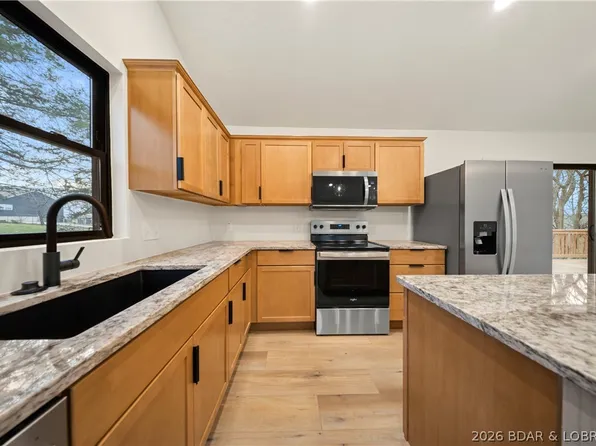 1060 Park Ln, Osage Beach, MO 65065