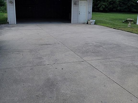 Detached 2 car garage
