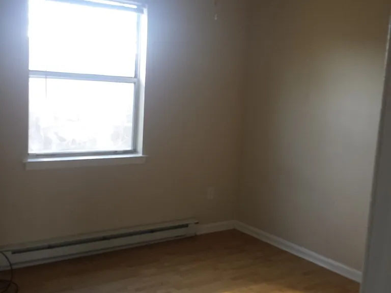 1017 Hannah St — Photo 6