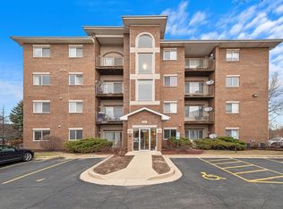 941 N Swift Rd UNIT 302, Addison, IL 60101