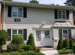 11 Glen Hollow Dr #D31, Holtsville, NY 11742