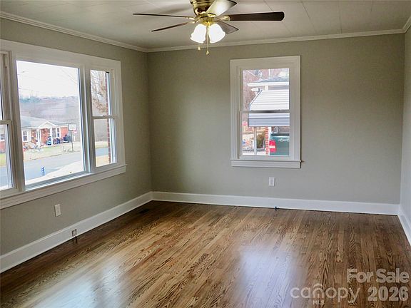 5th image of 274 Georgia St