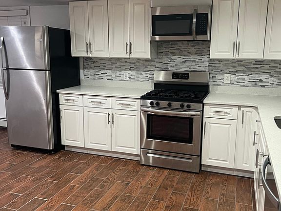 3rd image of 84 Colin St Floor 1