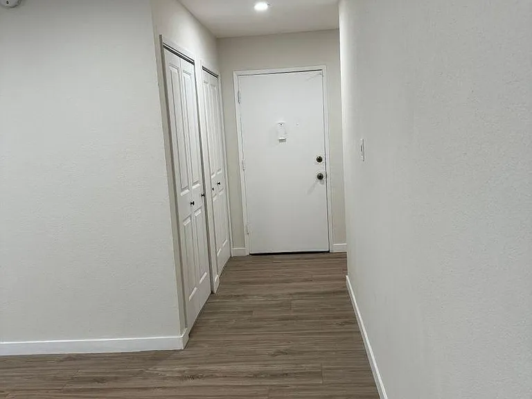7424 Haskell Ave — Photo 13