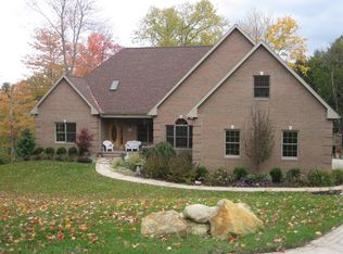 1737 Forest Hills Cir, Zanesville, OH 43701