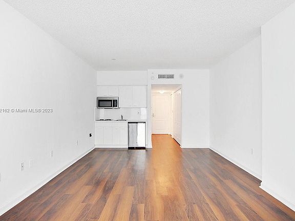 3rd image of 1751 N Bayshore Dr #7K