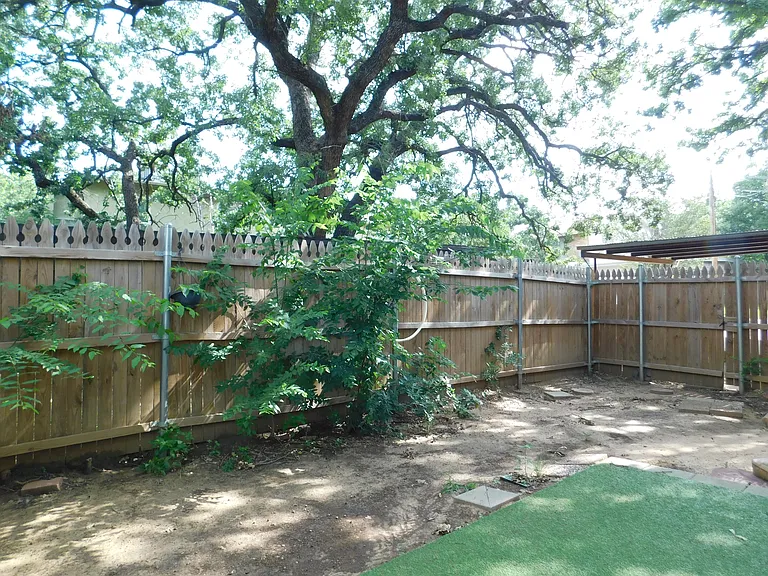 1915 Kingswood Ct — Photo 22