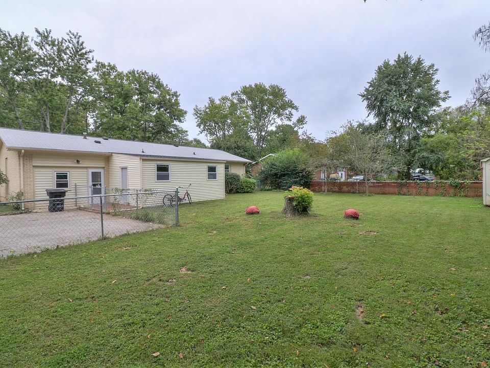 2nd image of 1910 Bradyville Pike