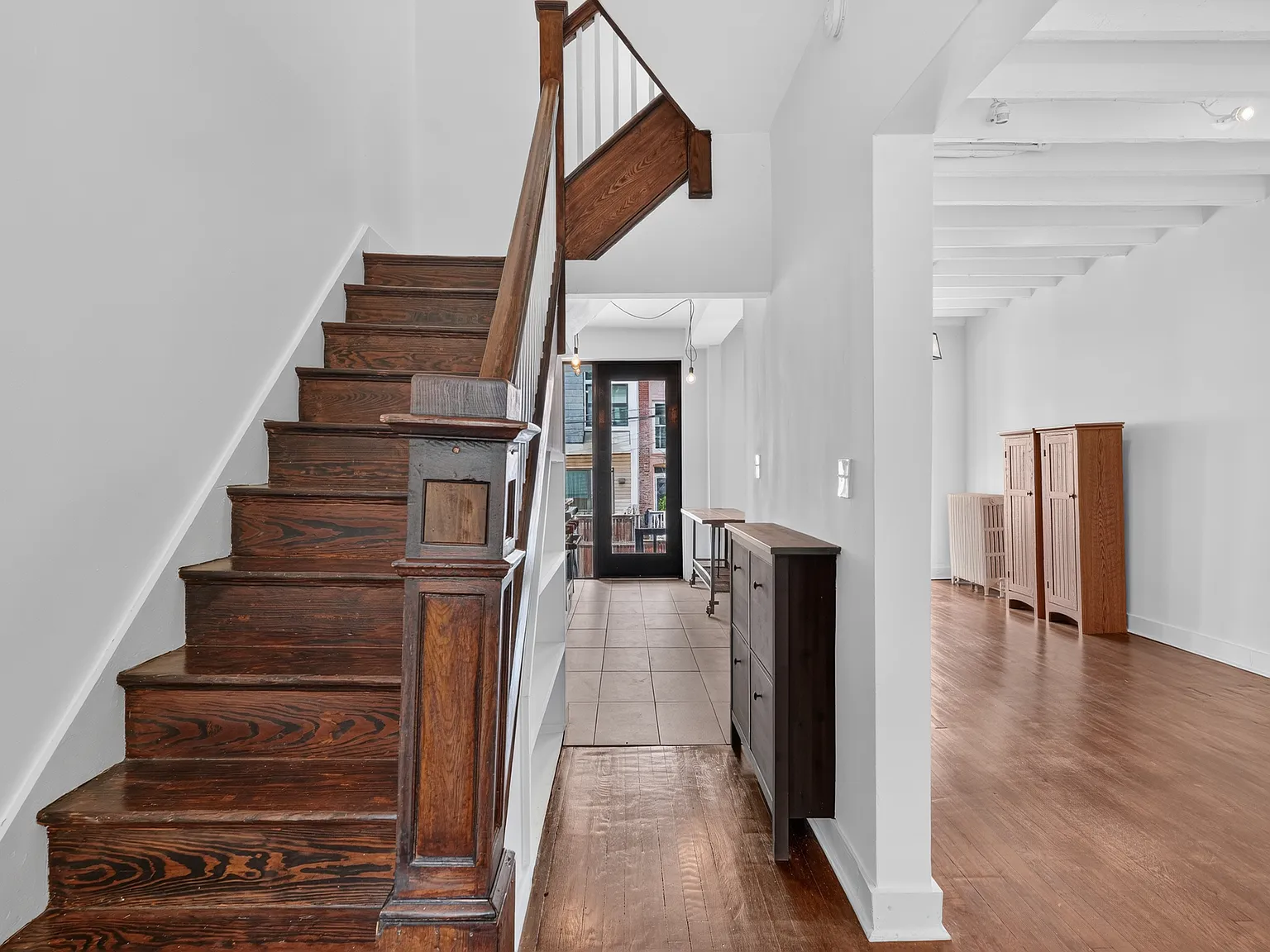 2 bed, 1067 sqft, $3,800 — Photo 2