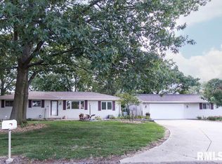 201 Daniel Pkwy, Washington, IL 61571