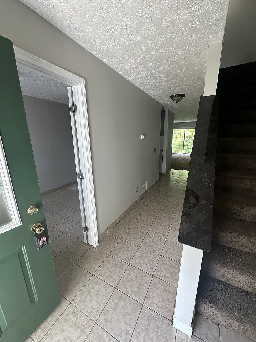 entryway - 1925 Kyger Dr