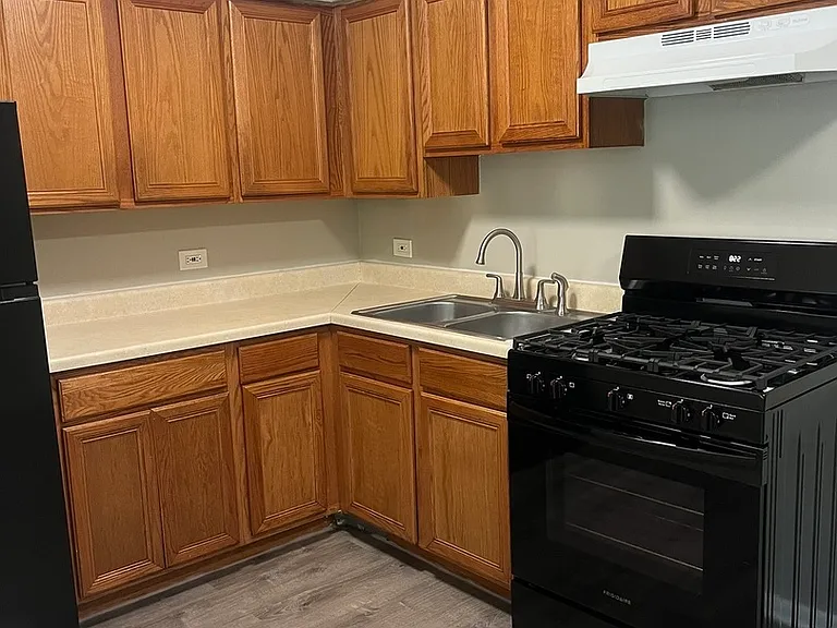 8817 S Roberts Rd #6 — Photo 5