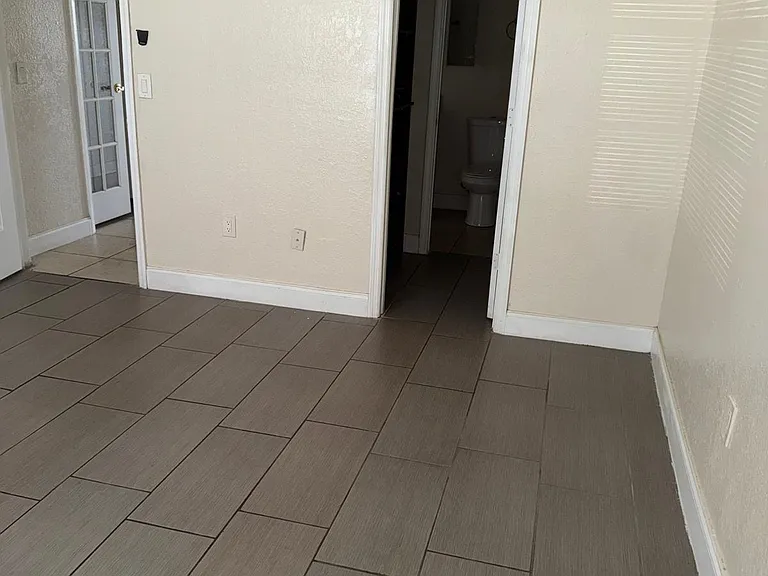 3926 Versailles Dr #B — Photo 6