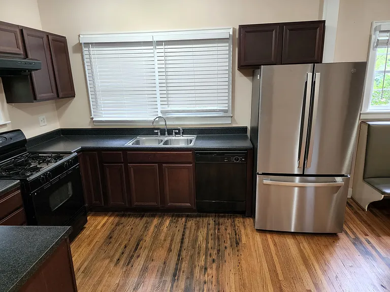 4300 Lonsdale Dr — Photo 11