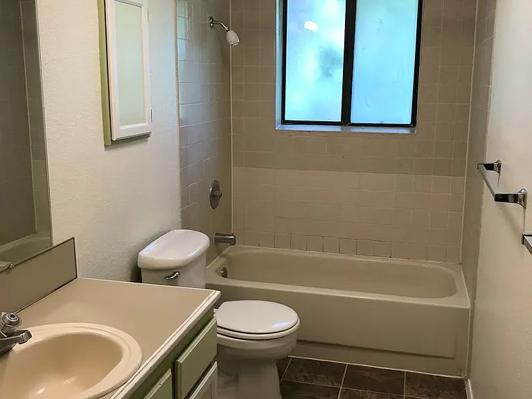 4271 N Pennfield Pl — Photo 18