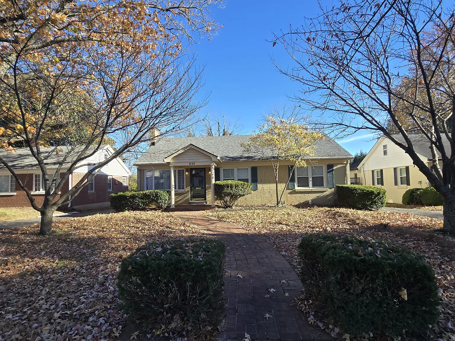3 bed, 2.5 bath, 1974 sqft, $2,475 — Photo 2