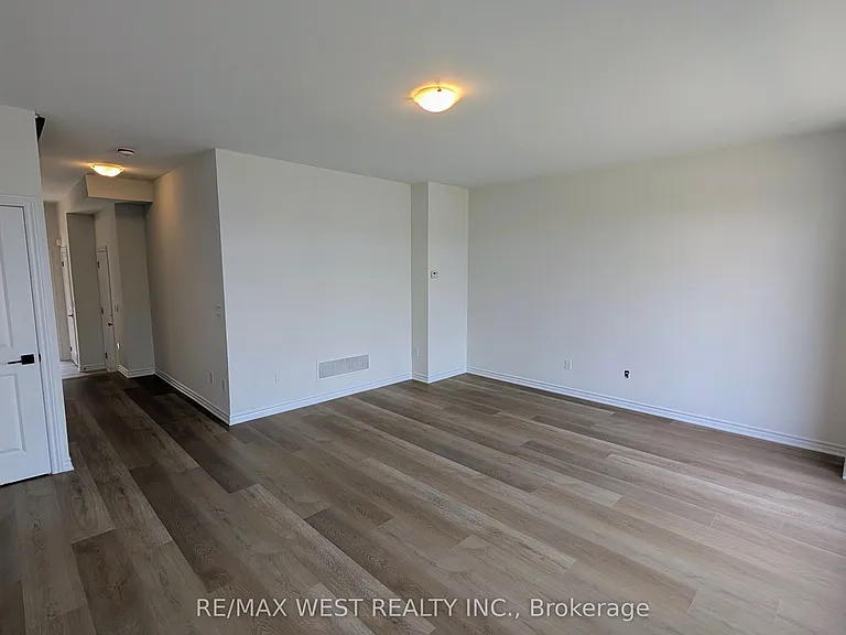 91 Inverary Cres — Photo 7