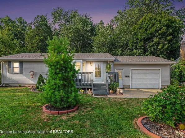 139 Oakwood St, Grand Ledge, MI 48837