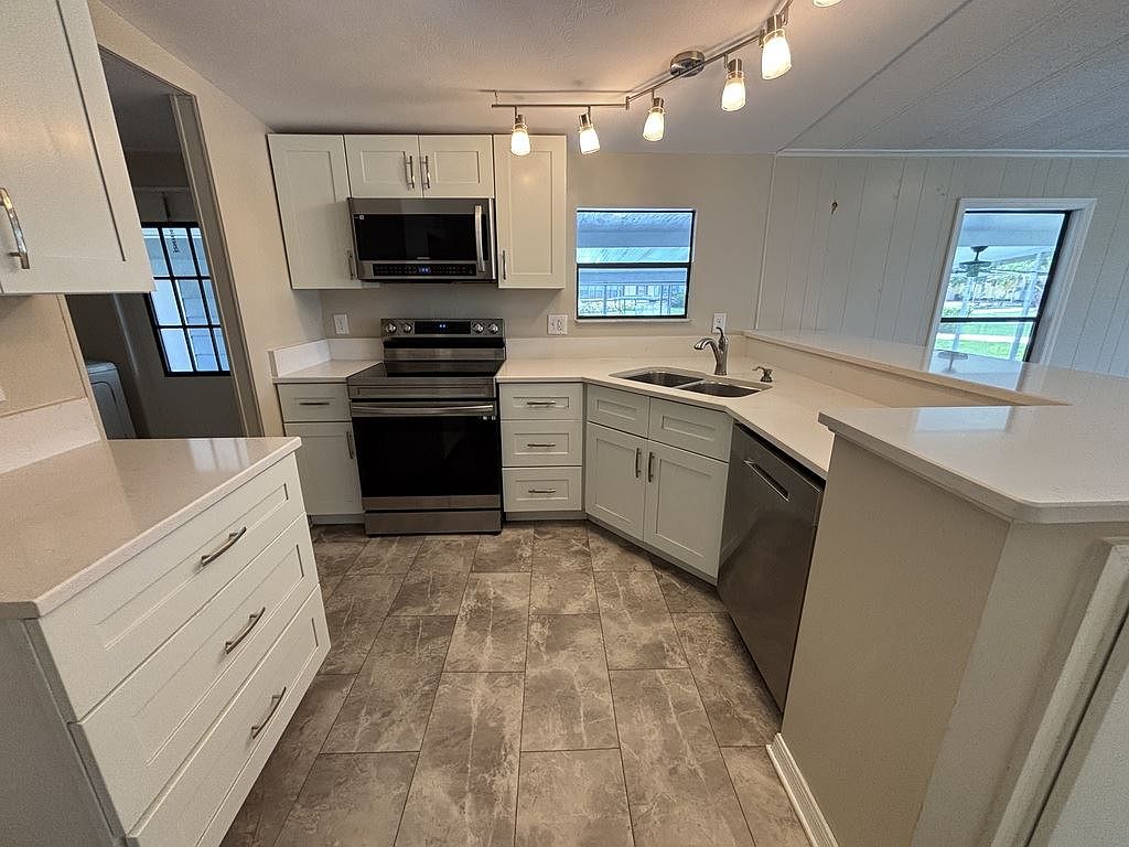 10052 Mission Hills Ct #48G — Lake Fairways Country Club
