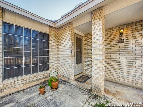 3rd image of 5806 Cliffmont Dr