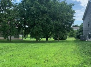 2704 Meadow Ridge Dr, Saint Joseph, MO 64504