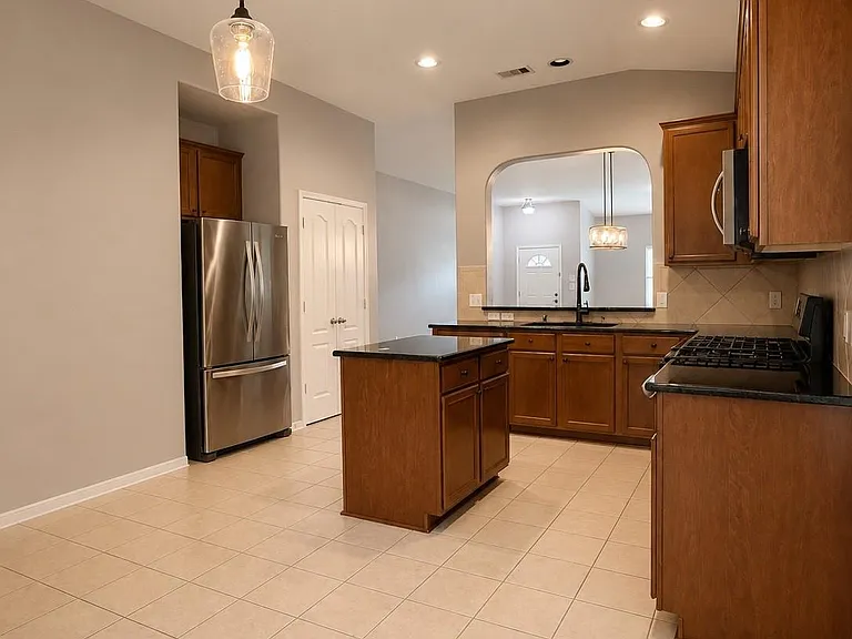 406 Mornington Ln — Photo 3