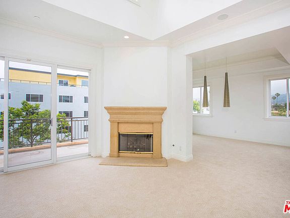 4th image of 132 S Maple Dr #Penthouse 2