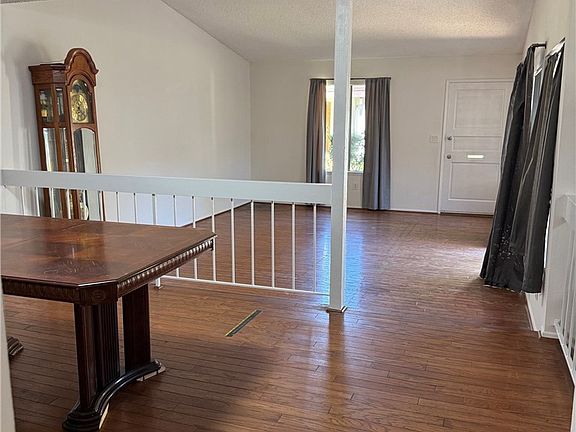 5th image of 10425 Larwin Ave