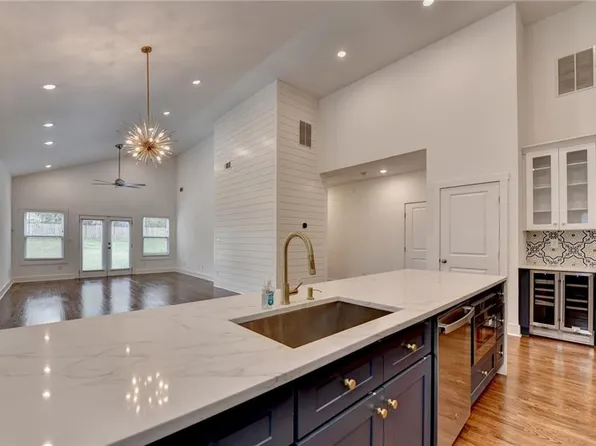 1990 McAfee Pl, Decatur, GA 30032