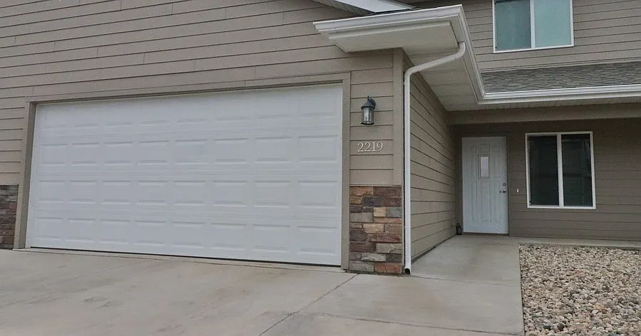 2 Bed 2 Bath Town Home — Photo 3