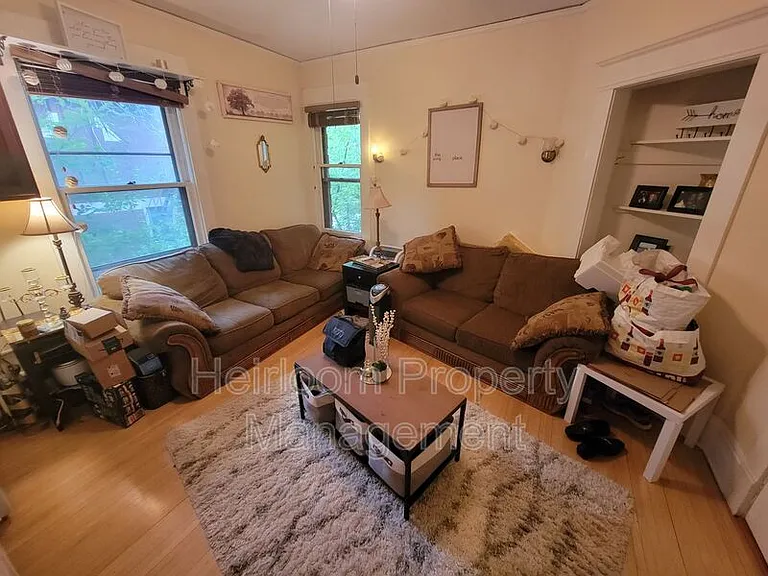 1621 E Superior St #2B — Photo 3