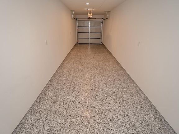 4th image of 2635 S La Salle Ave #2635