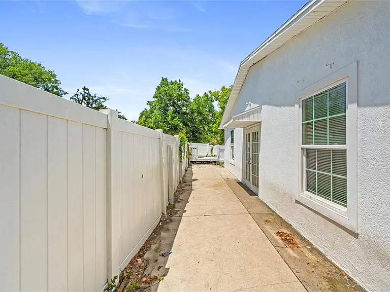 1230 E 1st Ave — Photo 32