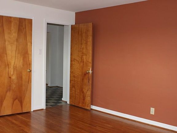 2nd image of 121 Saint Margaret Dr APT 8