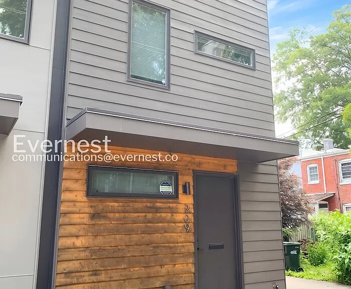 209 Robinson Square Aly — Photo 1