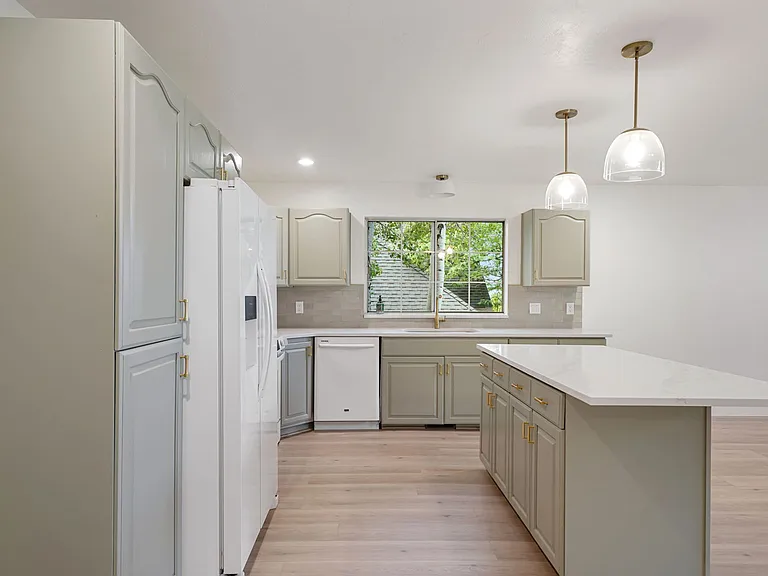 1275 Cambridge Ct — Photo 21