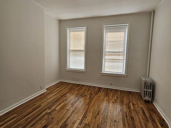 4th image of 404 Woodlawn Ave #1