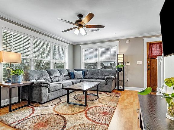 3rd image of 1725 Harvey Mitchell Pkwy S APT 1632