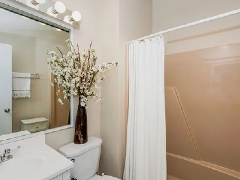 21 Hillover Rd E — Photo 13