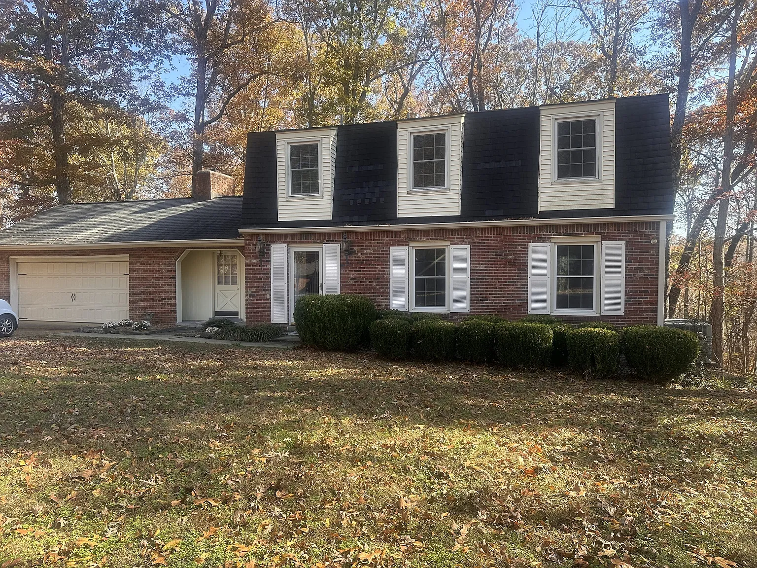 3 bed, 2.5 bath, 2010 sqft, $2,200 — Photo 2