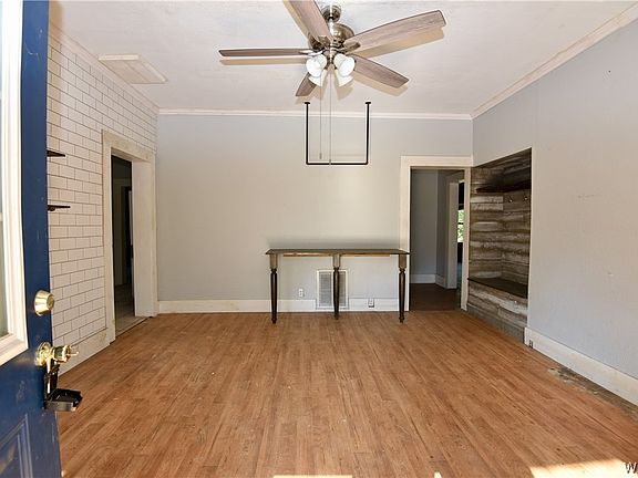 3rd image of 706 Black St
