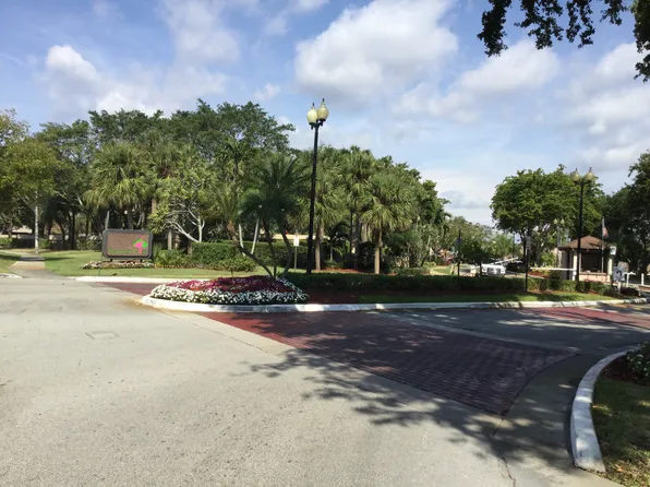 12381 NW 12th Ct, Pembroke Pines, FL 33026