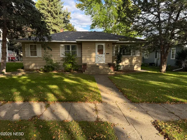 906 N Broadway, Watertown, SD 57201